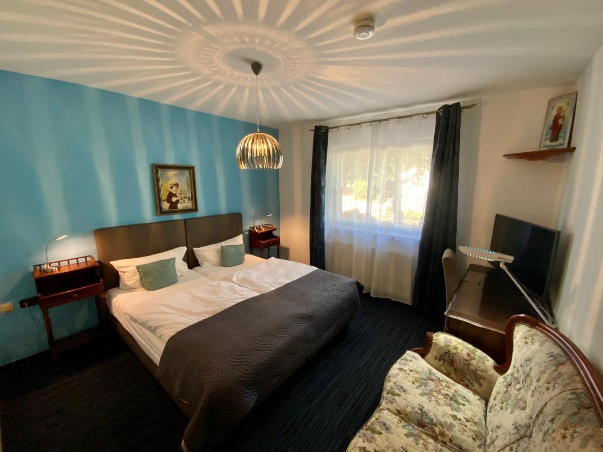 Hotel Attaché Raunheim Extérieur photo