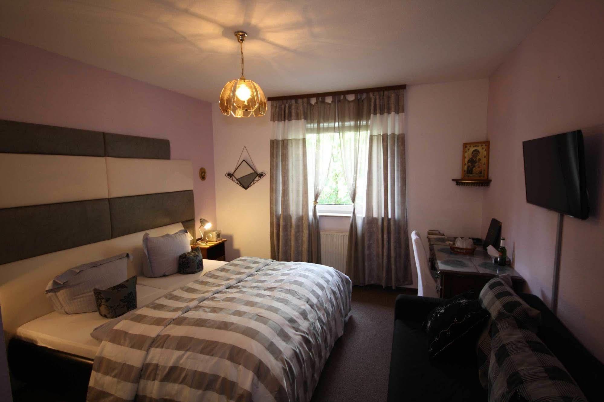 Hotel Attaché Raunheim Extérieur photo