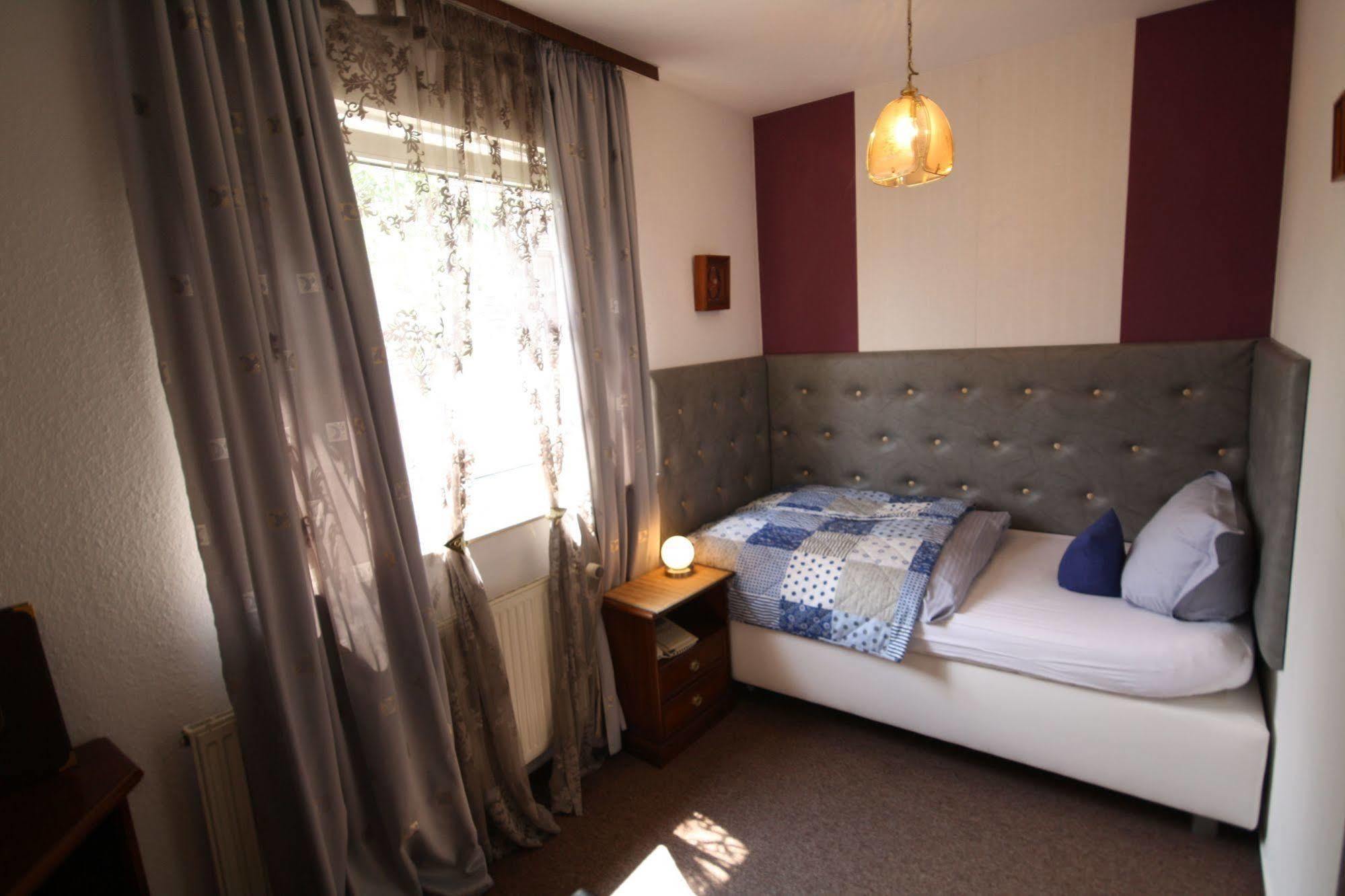 Hotel Attaché Raunheim Extérieur photo