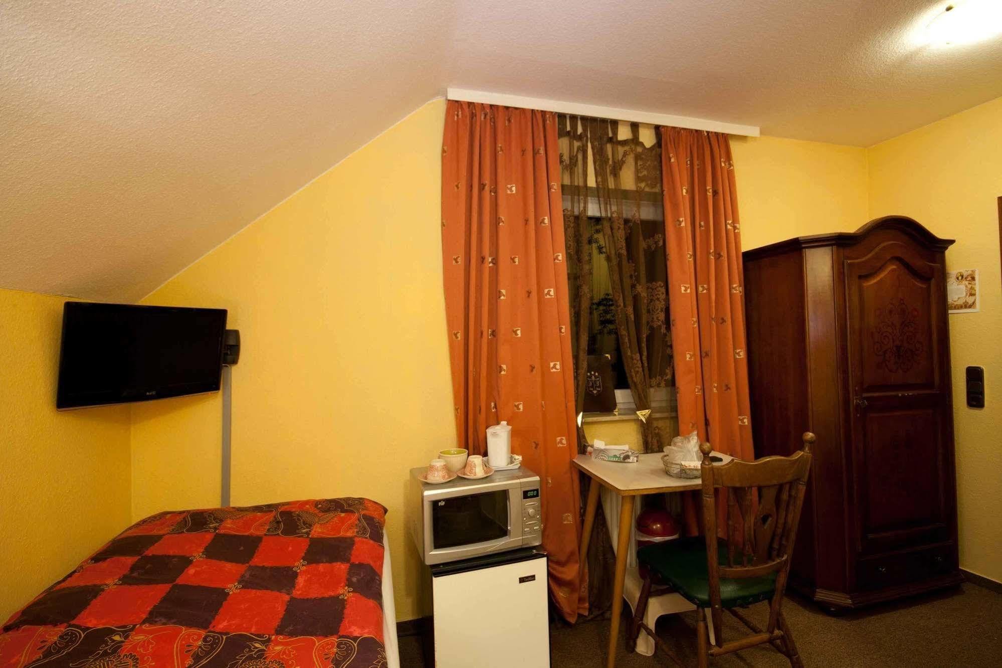Hotel Attaché Raunheim Extérieur photo