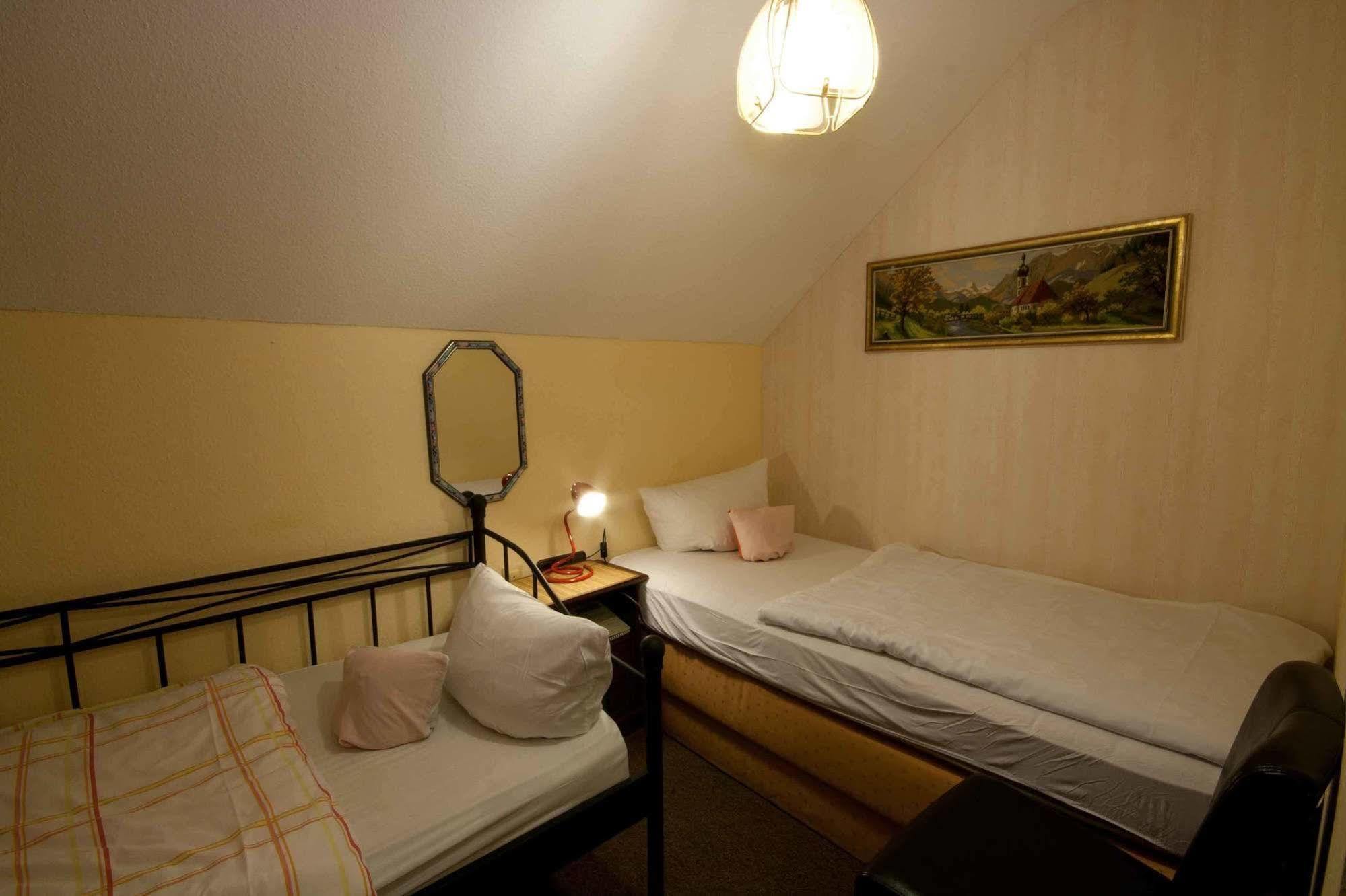 Hotel Attaché Raunheim Extérieur photo
