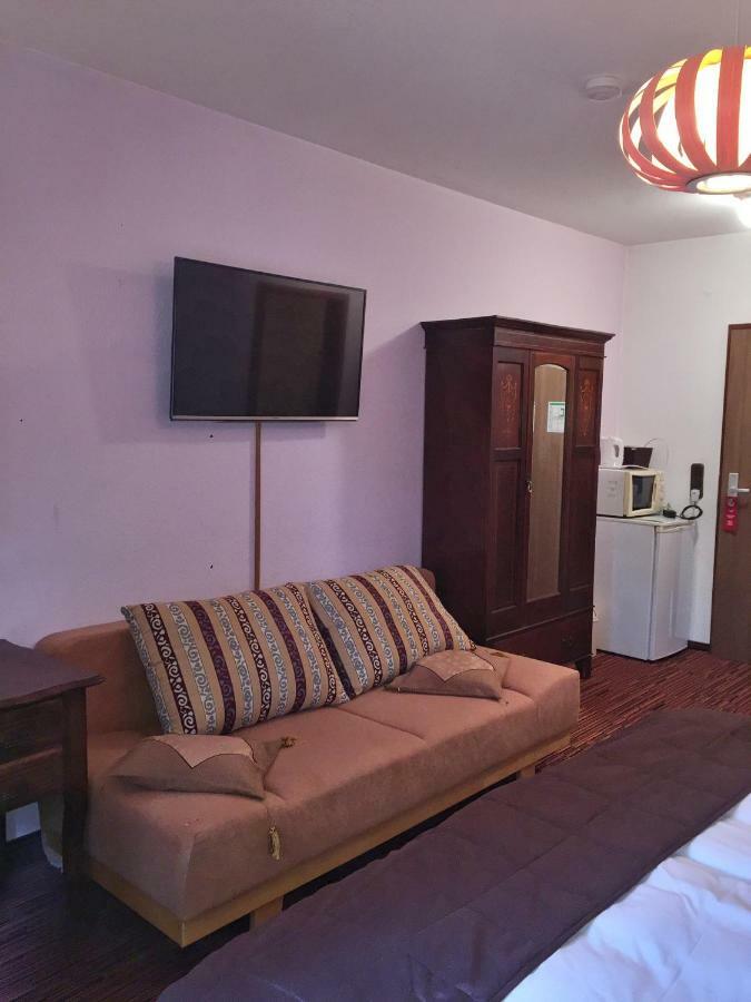 Hotel Attaché Raunheim Extérieur photo