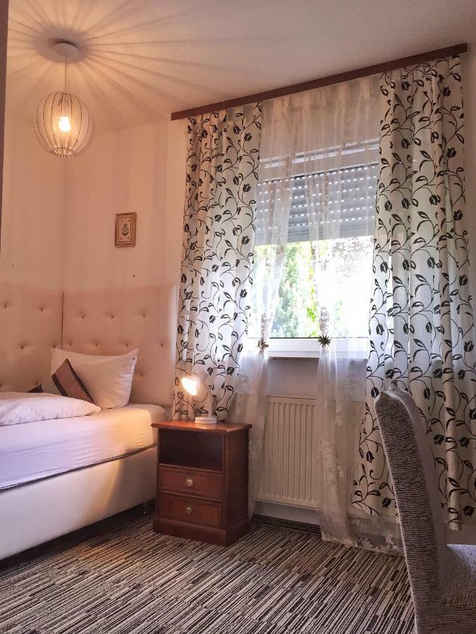 Hotel Attaché Raunheim Extérieur photo